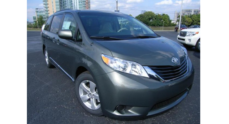 Toyota Sienna LE  3.5 – 2023