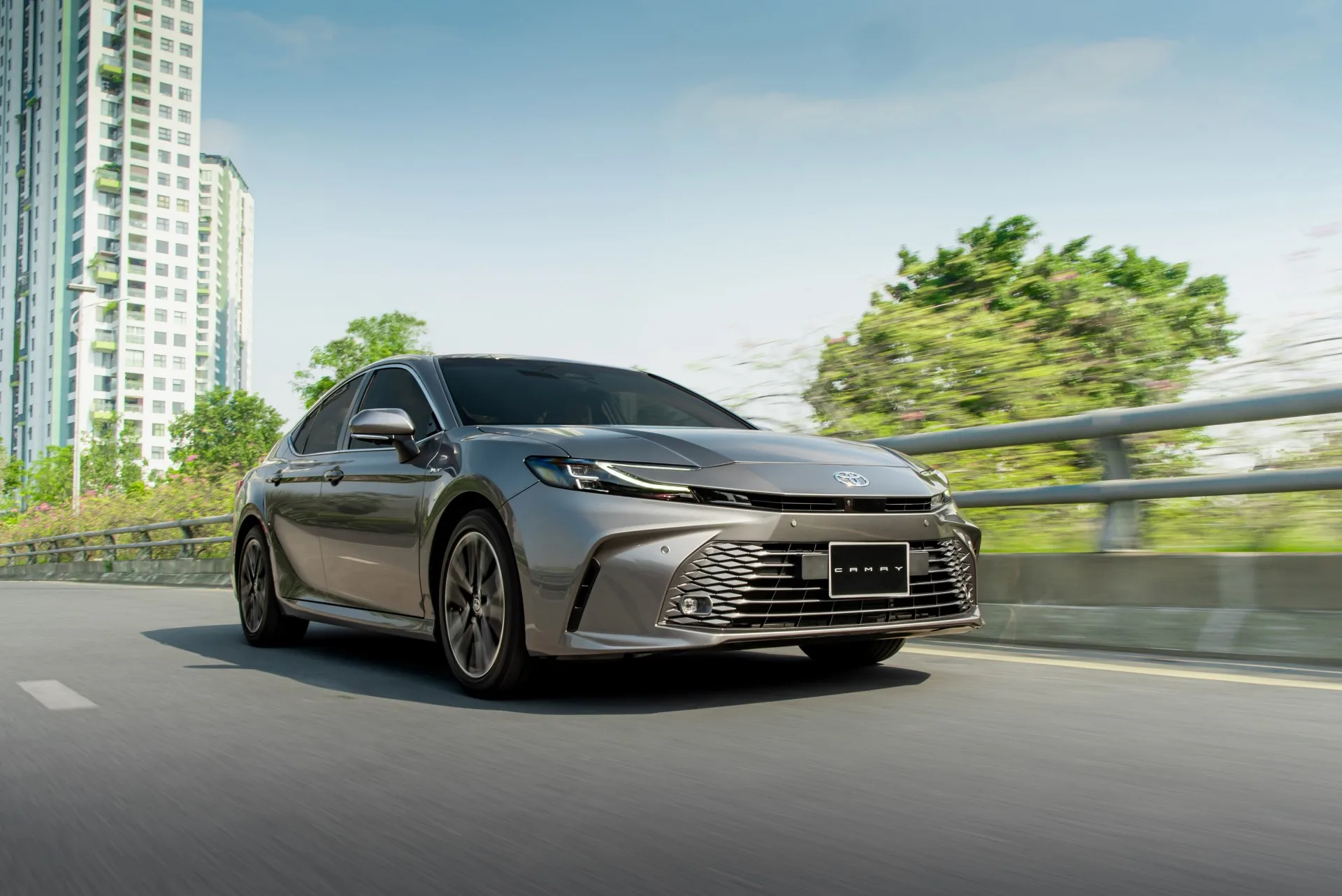 Toyota Camry Hybrid – Mới 100% - Năm 2026